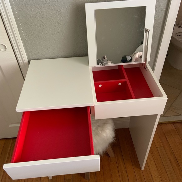 Makeup vanity - Picture 5 of 5